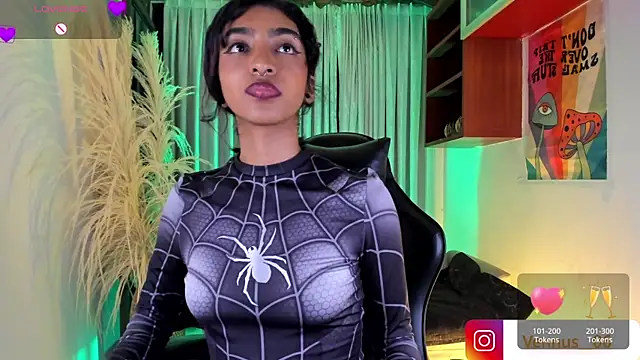 HottieVeroo  online show from June 17, 2026, 1:49 am