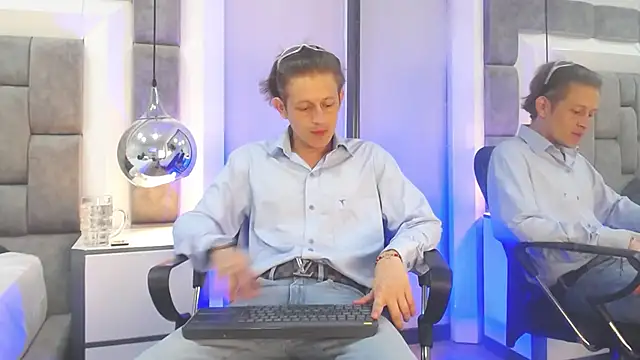 Snapshot of AnthonyStone_ chatting on May 30, 2026, 6:57 pm AnthonyStone online show from May 30, 2026, 6:57 pm