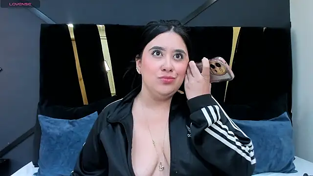 Snapshot of maite_graay chatting on June 3, 2026, 11:55 am maite graay online show from June 3, 2026, 11:55 am