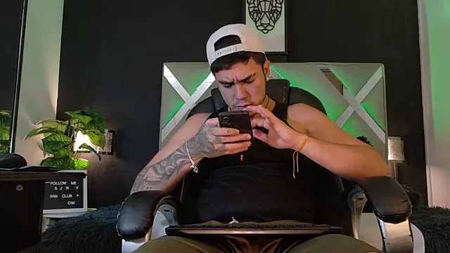 Snapshot of Alex-Rodriguezz chatting on June 16, 2026, 12:38 pm Alex-Rodriguezz online show from June 16, 2026, 12:38 pm