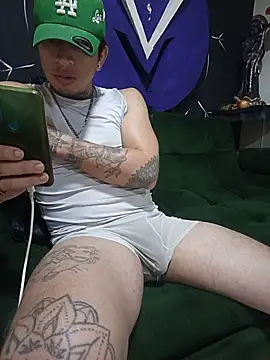 Snapshot of Valentino_dominusSexx chatting on July 11, 2026, 12:44 am Valentino dominusSexx online show from July 11, 2026, 12:44 am