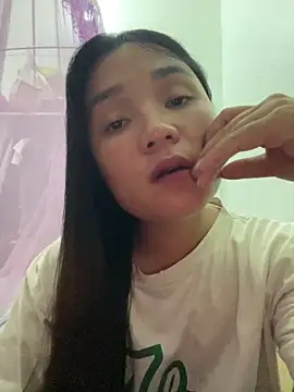 Luna-mi online show from May 28, 2026, 1:28 pm