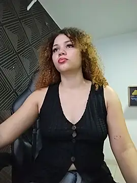 Snapshot of RoouseSiren chatting on July 16, 2026, 8:50 pm RoouseSiren online show from July 16, 2026, 8:50 pm