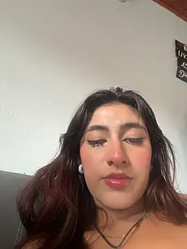 Snapshot of velariasoft_ chatting on July 17, 2026, 4:15 pm velariasoft online show from July 17, 2026, 4:15 pm