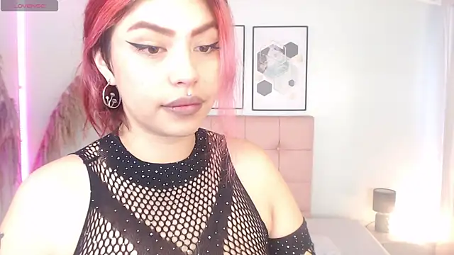 Snapshot of LilMoon_ chatting on June 10, 2026, 2:40 pm LilMoon online show from June 10, 2026, 2:40 pm