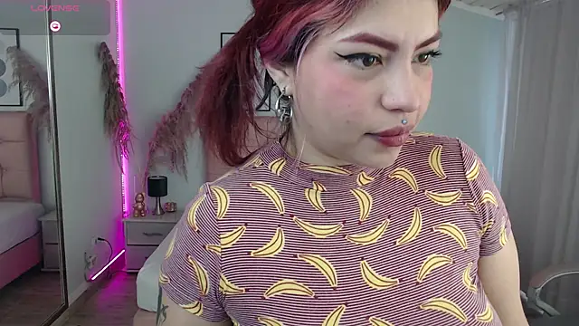 Snapshot of LilMoon_ chatting on July 17, 2026, 3:09 pm LilMoon online show from July 17, 2026, 3:09 pm