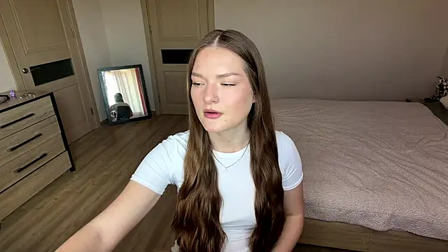 lizzzanatooo online show from June 10, 2026, 2:07 pm