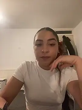 Snapshot of naomiiii55 chatting on June 11, 2026, 12:32 am naomiiii55 online show from June 11, 2026, 12:32 am