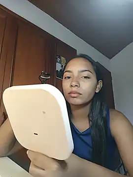 Snapshot of xcleila chatting on June 8, 2026, 4:07 pm xcleila online show from June 8, 2026, 4:07 pm