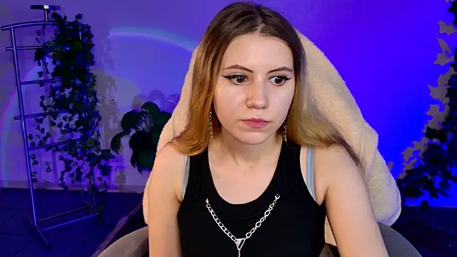 Snapshot of LilitEverly chatting on May 27, 2026, 12:01 pm LilitEverly online show from May 27, 2026, 12:01 pm