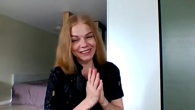 Snapshot of Tina5394 chatting on July 5, 2026, 9:38 am Tina5394 online show from July 5, 2026, 9:38 am
