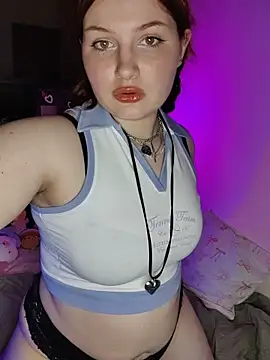 Snapshot of Shy_Lily chatting on July 7, 2026, 10:13 pm Shy Lily online show from July 7, 2026, 10:13 pm
