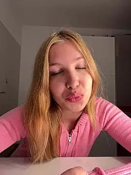 Snapshot of MilaaXOO chatting on June 10, 2026, 7:26 pm MilaaXOO online show from June 10, 2026, 7:26 pm