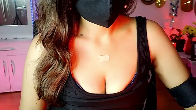Snapshot of Yalinahotty chatting on June 2, 2026, 2:28 pm Yalinahotty online show from June 2, 2026, 2:28 pm