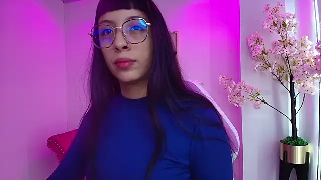 Snapshot of Willow_cush chatting on May 28, 2026, 12:11 pm Willow cush online show from May 28, 2026, 12:11 pm