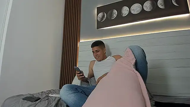 Snapshot of Mauro_boy chatting on June 11, 2026, 12:43 am Mauro boy online show from June 11, 2026, 12:43 am