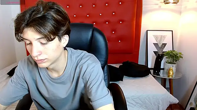 Snapshot of Marcoviolet chatting on June 21, 2026, 12:22 pm Marcoviolet online show from June 21, 2026, 12:22 pm