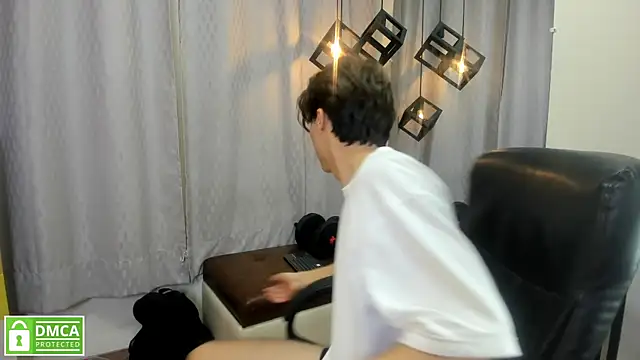 Snapshot of Marcoviolet chatting on July 14, 2026, 8:15 pm Marcoviolet online show from July 14, 2026, 8:15 pm