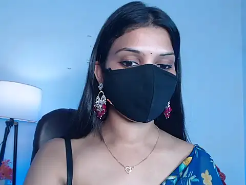 Sensual-bella online show from June 19, 2026, 4:13 pm