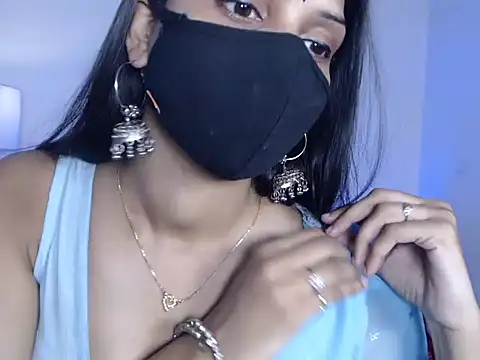 Sensual-bella online show from June 18, 2026, 5:07 pm