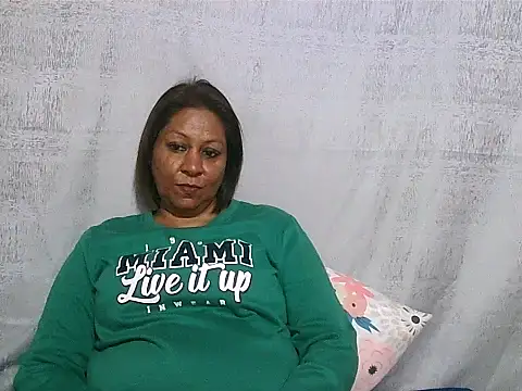 Snapshot of IndianSexyMilf69 chatting on June 5, 2026, 6:52 am IndianSexyMilf69 online show from June 5, 2026, 6:52 am