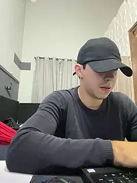 Snapshot of Fer_Ti chatting on June 17, 2026, 9:47 pm Fer Ti online show from June 17, 2026, 9:47 pm
