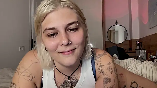 Snapshot of Ella_Bloom chatting on July 16, 2026, 7:33 pm Ella Bloom online show from July 16, 2026, 7:33 pm