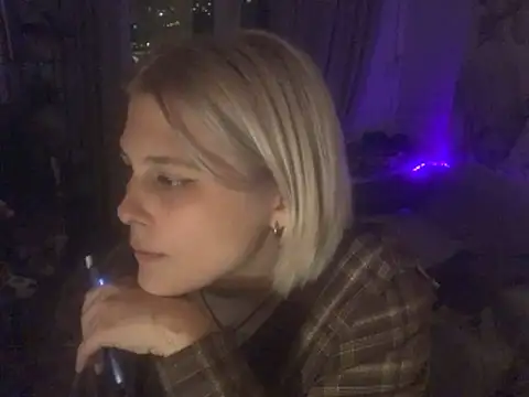 Snapshot of Ella_Bloom chatting on May 29, 2026, 6:14 pm Ella Bloom online show from May 29, 2026, 6:14 pm