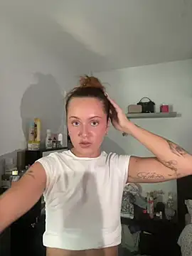 Snapshot of PoisonIvy_x chatting on July 29, 2026, 12:59 pm PoisonIvy x online show from July 29, 2026, 12:59 pm
