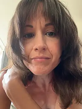 Snapshot of LucyLove_UK chatting on May 31, 2026, 2:01 pm LucyLove UK online show from May 31, 2026, 2:01 pm