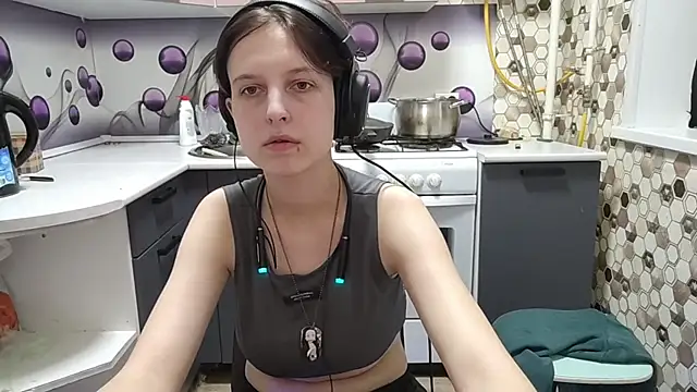 Snapshot of Saranade chatting on July 4, 2026, 5:06 pm Saranade online show from July 4, 2026, 5:06 pm
