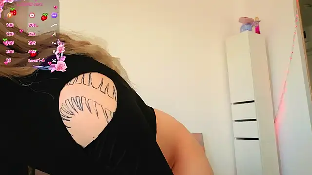 Chloecherry online show from July 1, 2026, 4:13 am