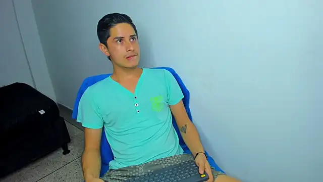 Snapshot of wickedboy_twin1 chatting on May 28, 2026, 9:32 pm wickedboy twin1 online show from May 28, 2026, 9:32 pm