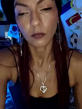 Snapshot of hannapettit chatting on June 25, 2026, 7:19 pm hannapettit online show from June 25, 2026, 7:19 pm