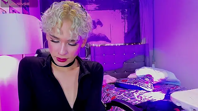 Snapshot of valentinee_xo chatting on July 16, 2026, 7:16 am valentinee xo online show from July 16, 2026, 7:16 am