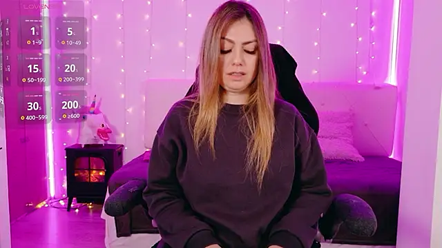 Snapshot of LindaWhite_ chatting on February 15, 2026, 9:58 pm LindaWhite online show from February 15, 2026, 9:58 pm