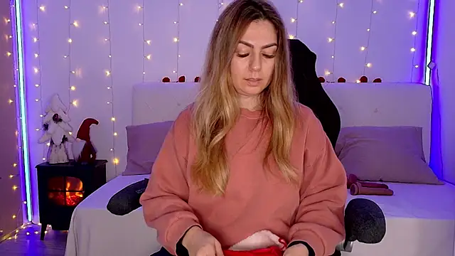 Snapshot of LindaWhite_ chatting on December 15, 2025, 5:08 pm LindaWhite online show from December 15, 2025, 5:08 pm