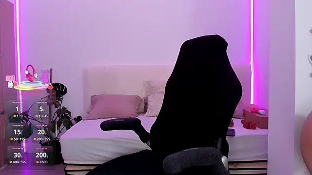 Snapshot of LindaWhite_ chatting on October 30, 2025, 11:19 am LindaWhite online show from October 30, 2025, 11:19 am