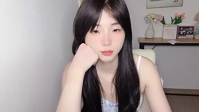 Snapshot of Louise-3 chatting on July 16, 2026, 1:41 pm Louise-3 online show from July 16, 2026, 1:41 pm