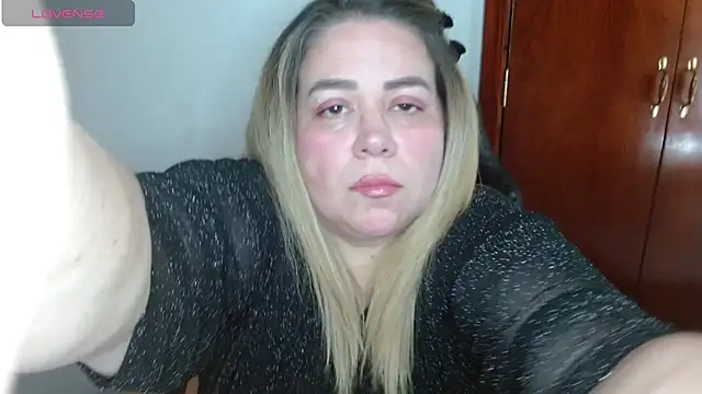 Snapshot of Bella_Savati_1 chatting on August 8, 2026, 3:24 am Bella Savati 1 online show from August 8, 2026, 3:24 am