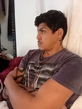 Snapshot of Tatuadomoreno23cm chatting on May 30, 2026, 6:02 pm Tatuadomoreno23cm online show from May 30, 2026, 6:02 pm