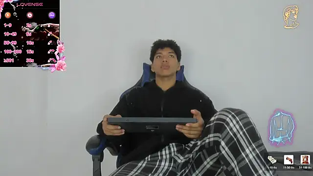 Snapshot of Maximiliano_Young chatting on June 20, 2026, 12:10 pm Maximiliano Young online show from June 20, 2026, 12:10 pm