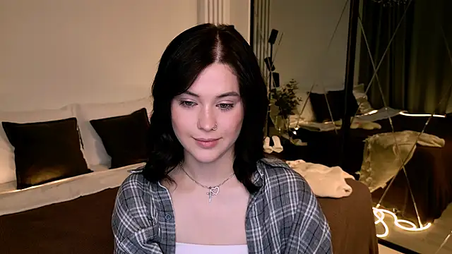 Snapshot of MurielGray chatting on June 2, 2026, 5:40 am MurielGray online show from June 2, 2026, 5:40 am