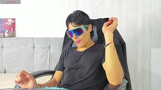 Snapshot of tommyhot7 chatting on June 15, 2026, 11:04 pm tommyhot7 online show from June 15, 2026, 11:04 pm