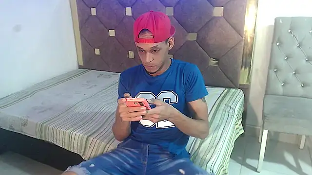 Snapshot of Brendt_Hotx chatting on June 14, 2026, 1:35 am Brendt Hotx online show from June 14, 2026, 1:35 am