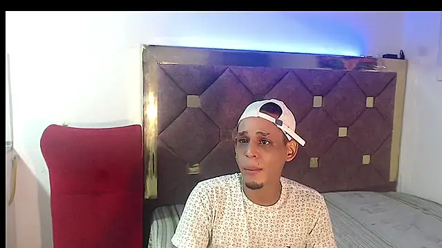 Snapshot of Brendt_Hotx chatting on June 11, 2026, 12:01 am Brendt Hotx online show from June 11, 2026, 12:01 am