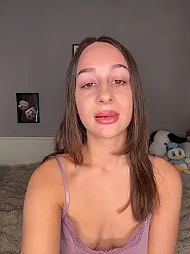 Snapshot of ChiaraMauzi chatting on June 4, 2026, 5:28 pm ChiaraMauzi online show from June 4, 2026, 5:28 pm