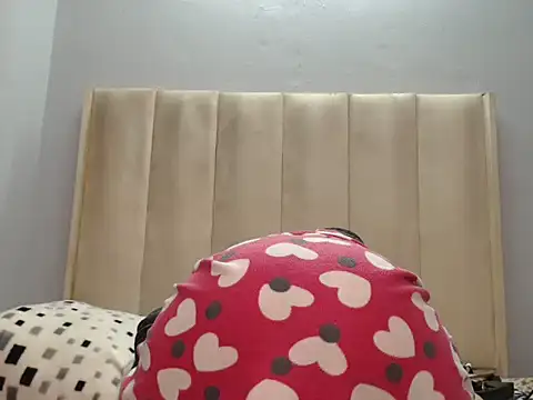 Snapshot of QueenZara_202 chatting on July 4, 2026, 5:03 am QueenZara 202 online show from July 4, 2026, 5:03 am