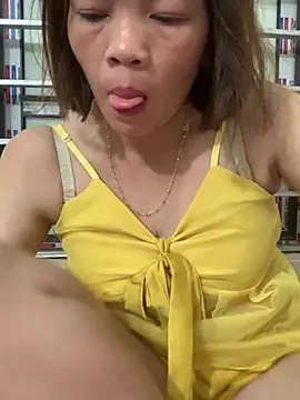 Emlyla online show from June 11, 2026, 2:58 pm