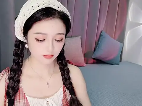 Snapshot of Momo-Wow chatting on June 4, 2026, 6:18 am Momo-Wow online show from June 4, 2026, 6:18 am